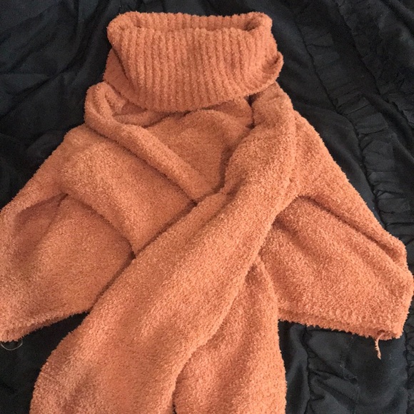 Women’s small orange cowl neck cropped sweater - Picture 3 of 4